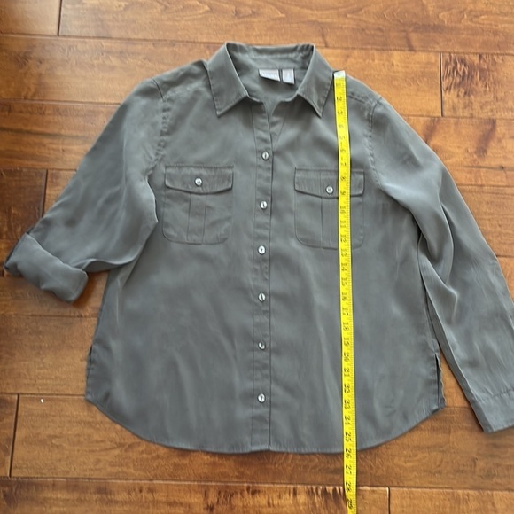 Chicos  Buttons Down Blouse Olive Green Long Sleeves Size L chest Pockets - Picture 6 of 11